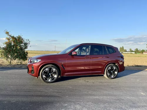 BMW iX3