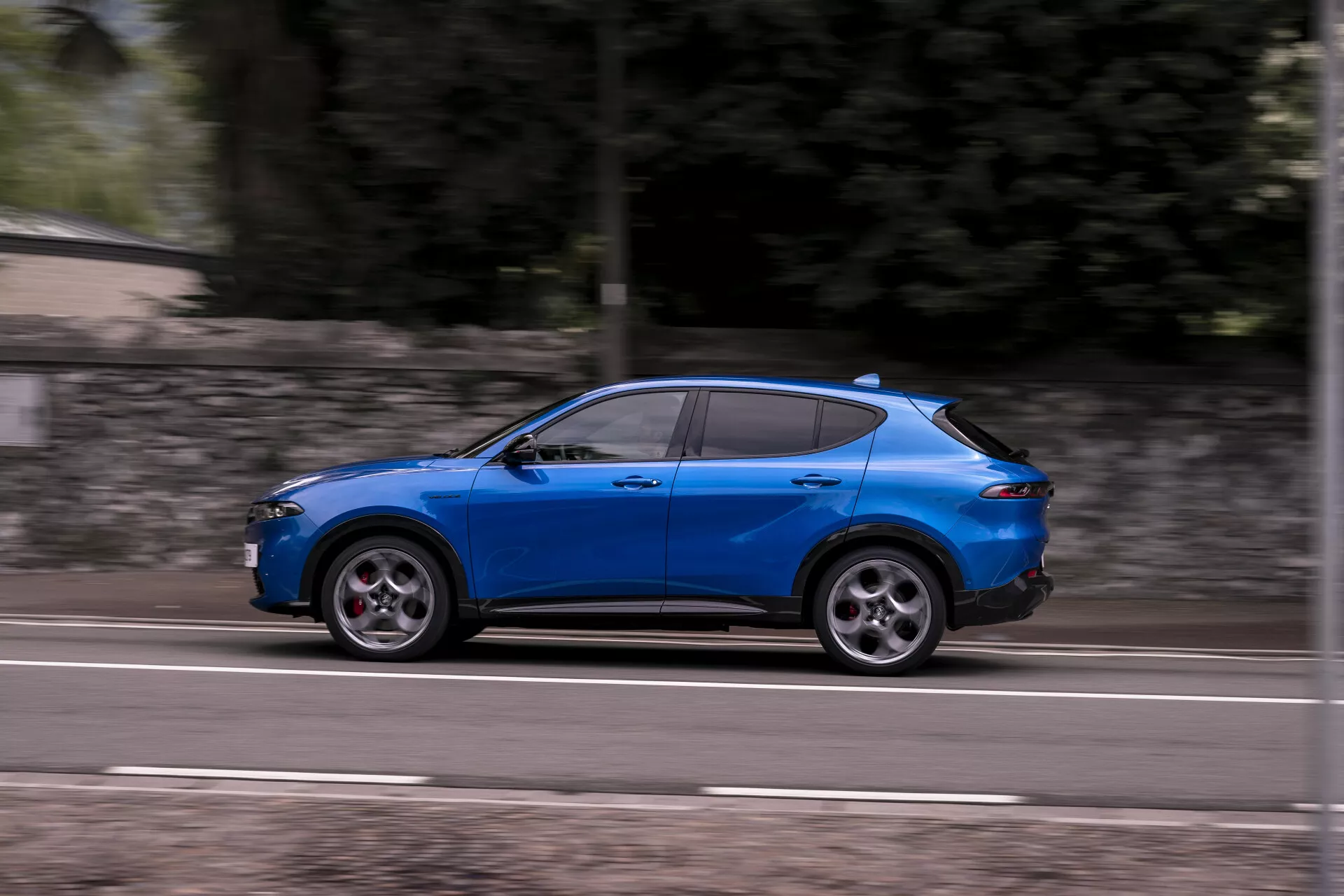Alfa Romeo Tonale model 2022 965 prezentujący elegancki design i zaawansowane funkcje