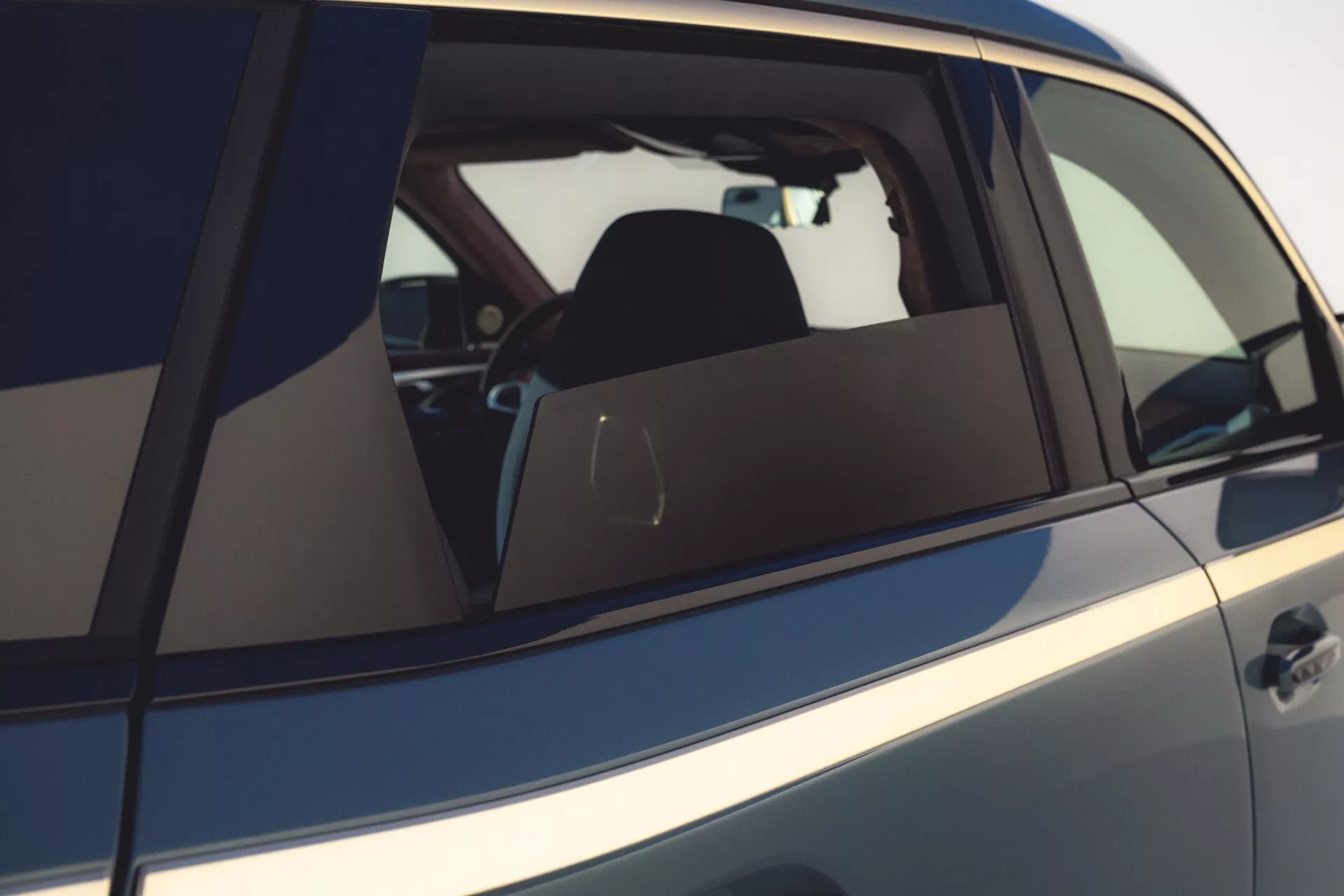 BMW XM (G09) rocznik 2023 prezentujące swój elegancki design, innowacyjne funkcje i najnowocześniejszą technologię w dynamicznym środowisku jazdy