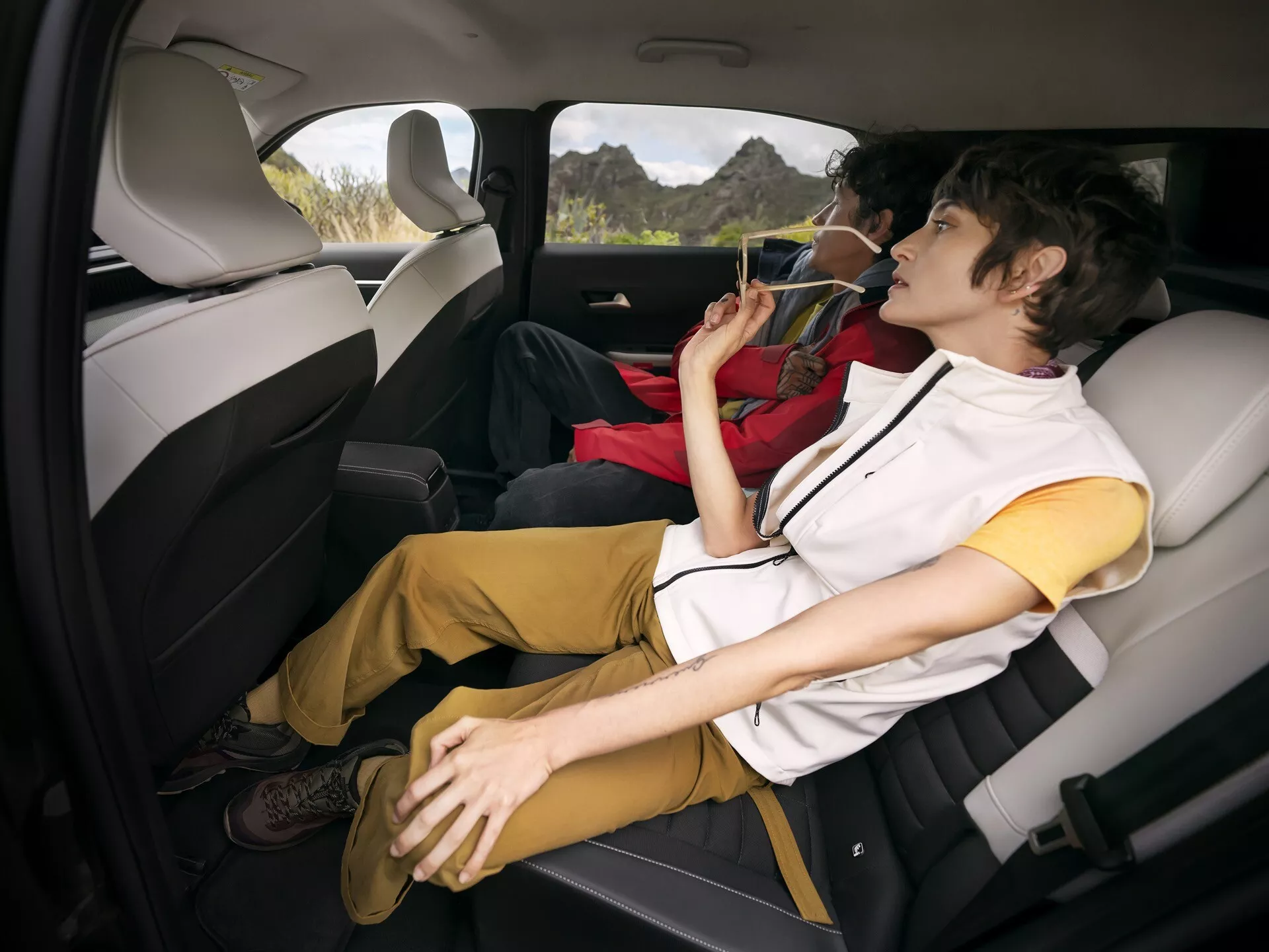 Citroen C3 Aircross 2024 druga generacja SUV prezentująca elegancki design, nowoczesny grill przedni, innowacyjne reflektory LED i przestronne wnętrze