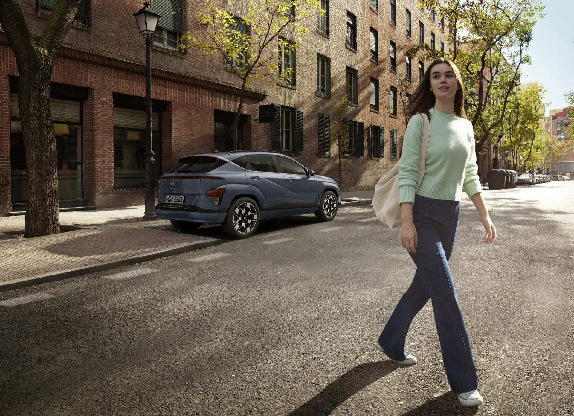 Hyundai Kona 2023, 2. generacja, prezentująca nowoczesny design, zaawansowane funkcje bezpieczeństwa i ulepszone możliwości wydajności w wysokiej rozdzielczości