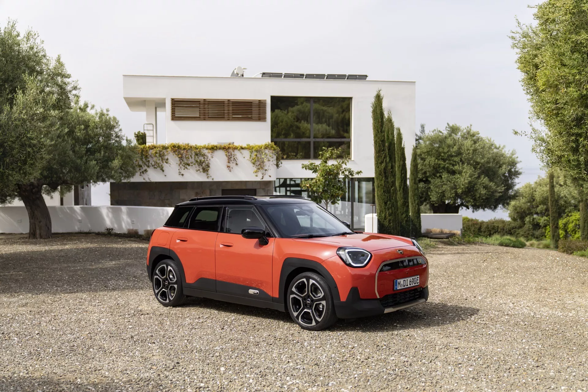 Mini Aceman 2024 (J05) prezentujący swój elegancki design i zaawansowane funkcje