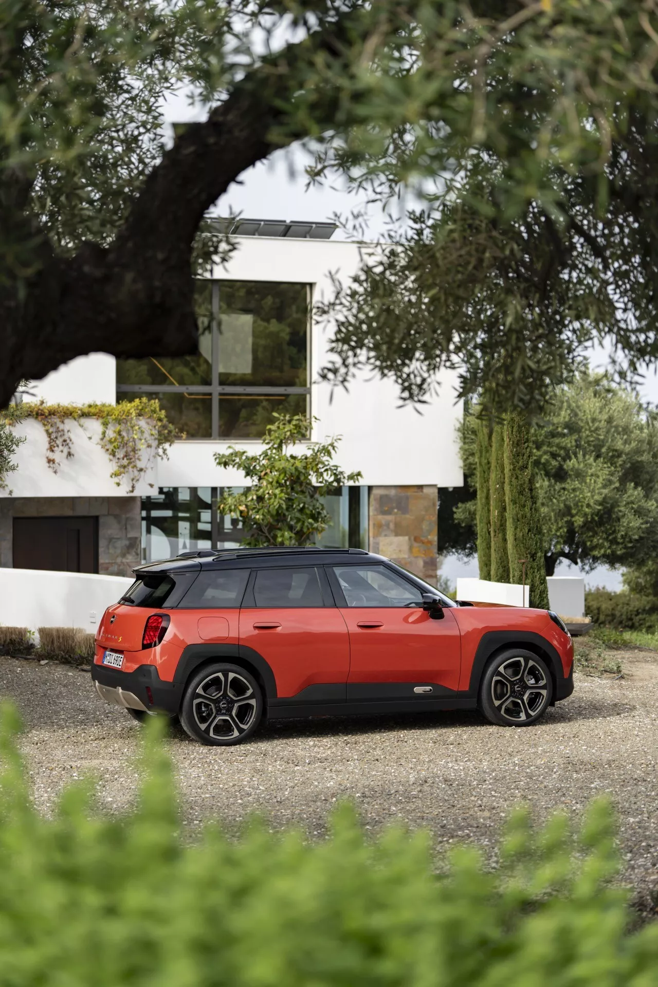Mini Aceman 2024 (J05) prezentujący nowoczesny design, reflektory LED i charakterystyczny zielony kolor