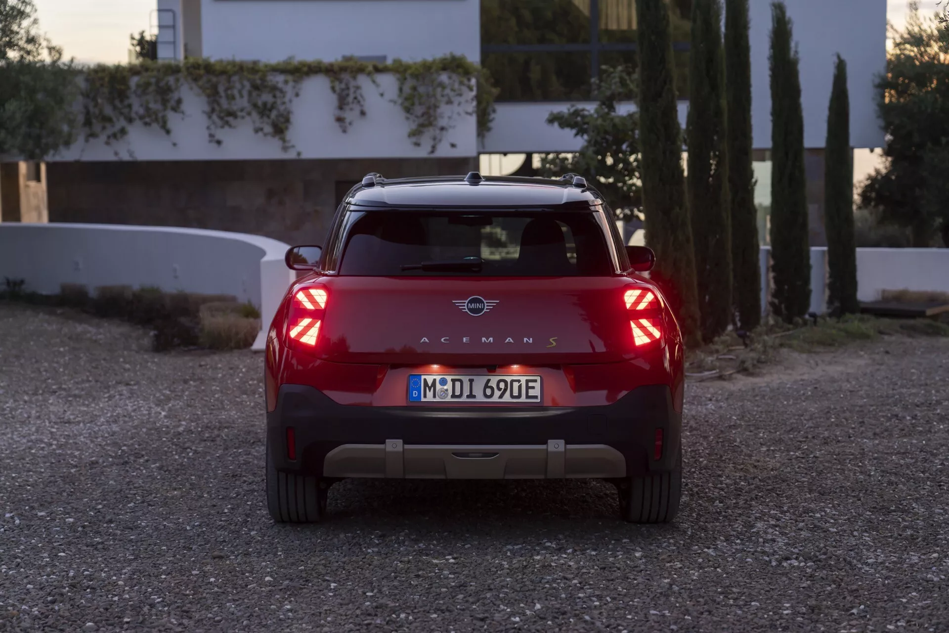 Mini Aceman 2024 (J05) prezentujący swój elegancki design i innowacyjne cechy