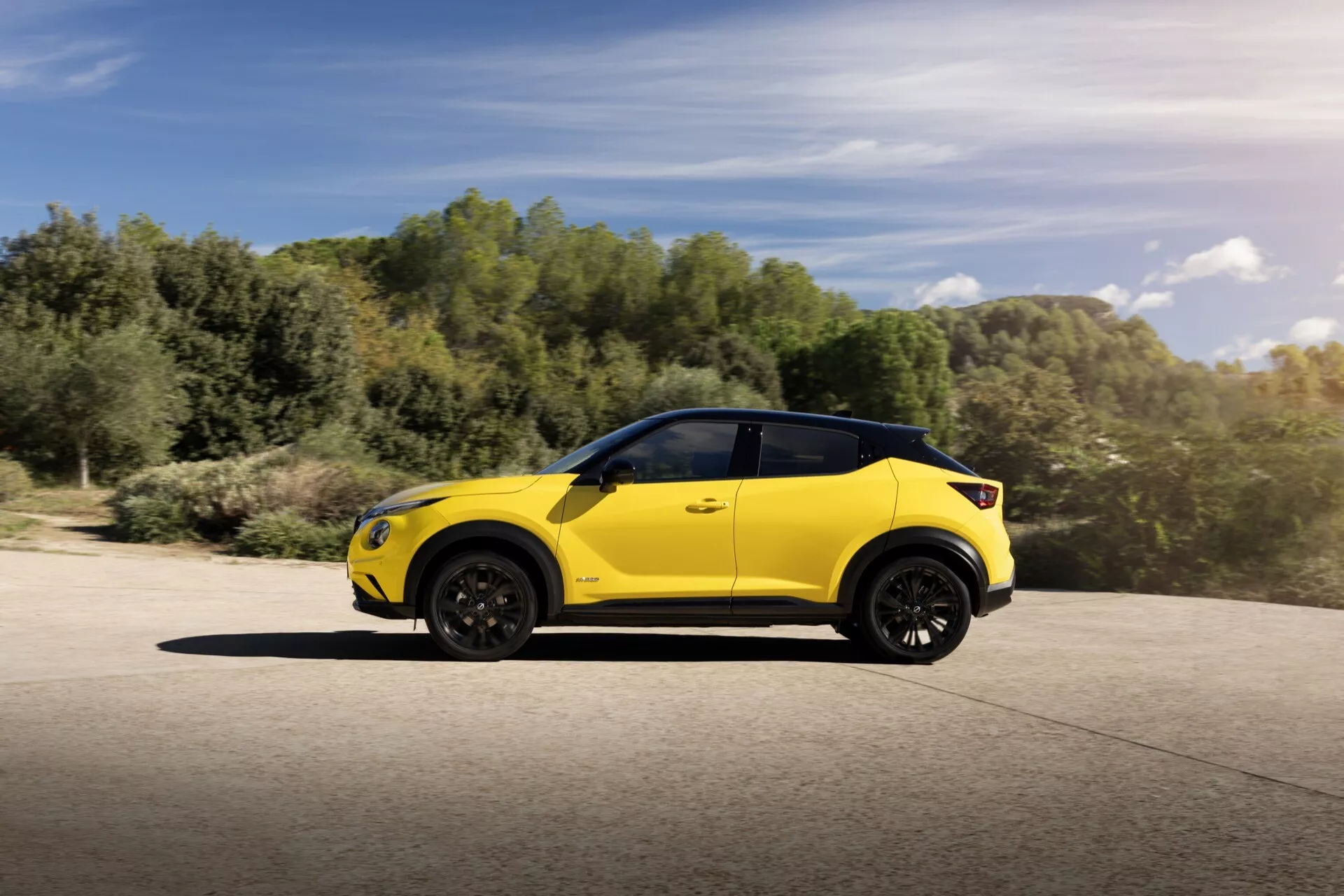 Model Nissan Juke F16 Facelift na rok 2024 pokazujący swój elegancki design, ulepszone funkcje i nowoczesną estetykę