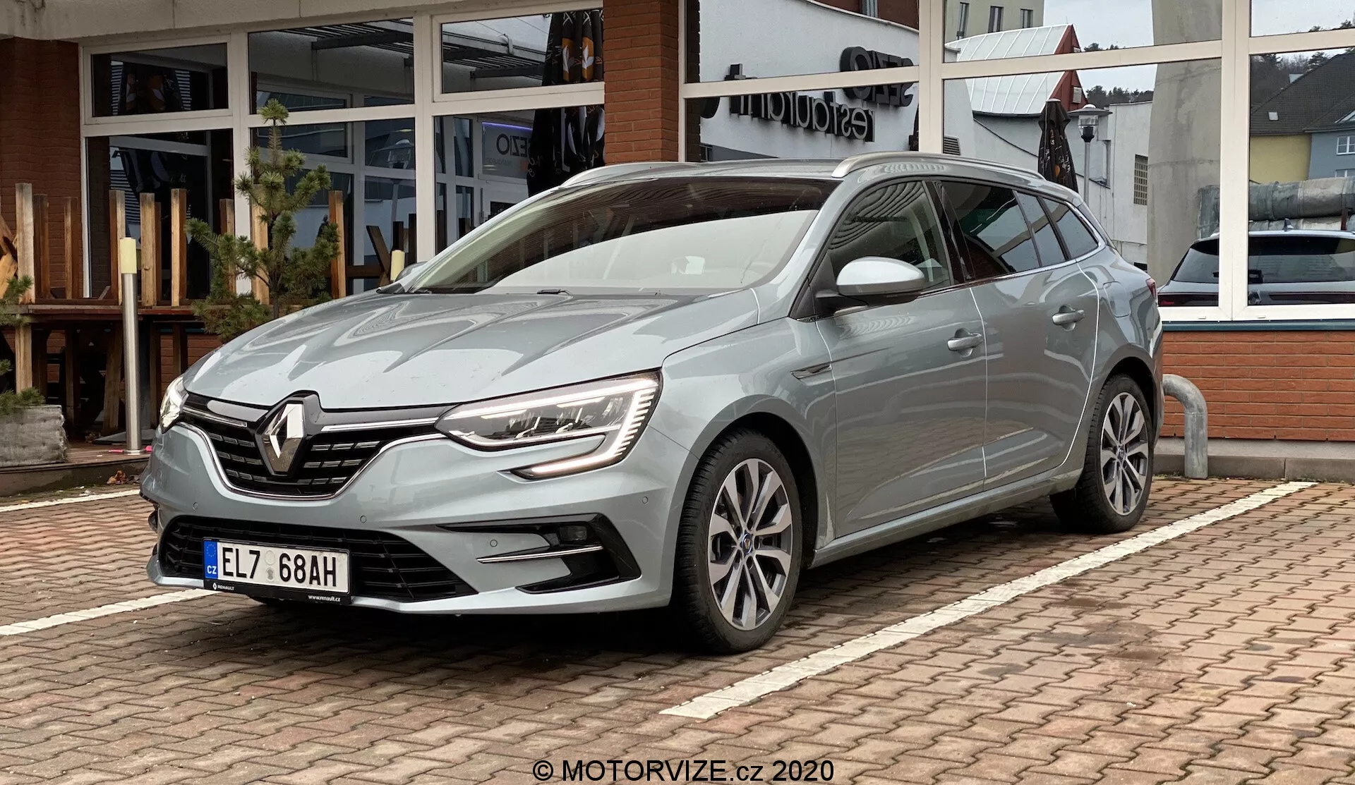 Renault Megane 2022 E-Tech - Elegancki design z zaawansowanym elektrycznym układem napędowym, innowacyjna technologia i nowoczesna estetyka