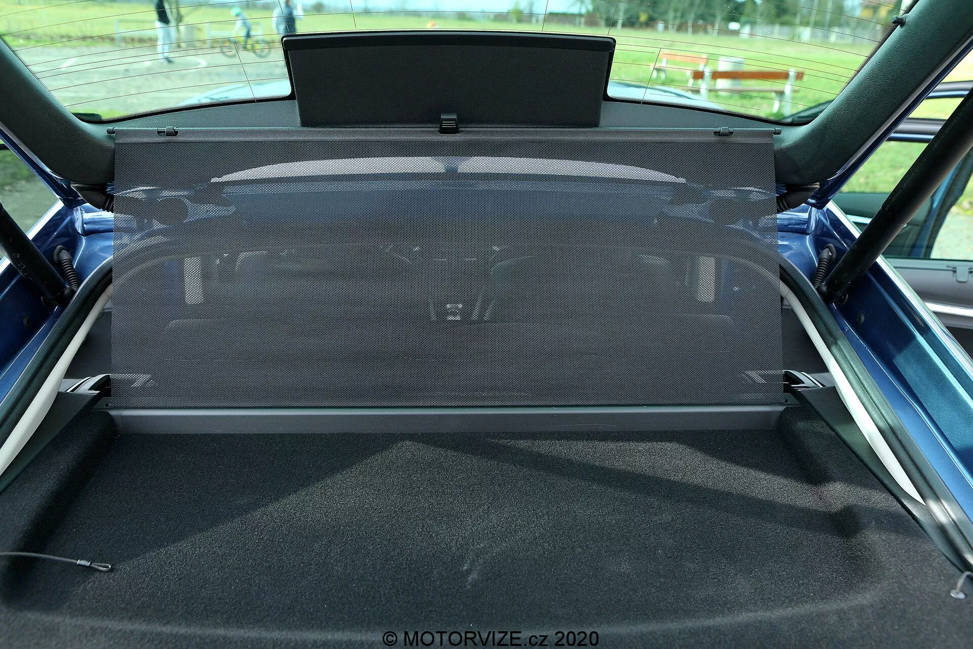 Model limuzyny Škoda Octavia 2020 o eleganckim, nowoczesnym wzornictwie z dynamicznymi liniami, reflektorami LED, przestronnym wnętrzem i zaawansowanym systemem informacyjno-rozrywkowym, pokazujący elegancję i innowacyjność rzemiosła Škoda.