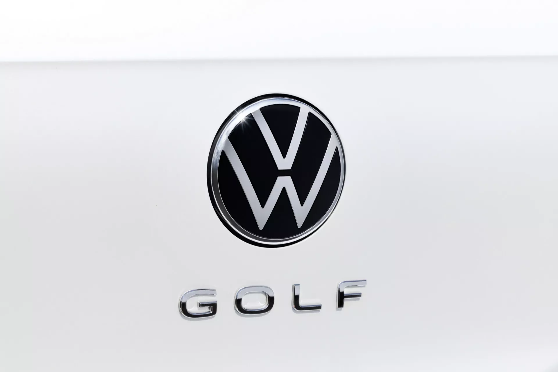 Model Volkswagen Golf VIII facelift 2024 prezentujący zaktualizowany design zewnętrzny i zaawansowane funkcje