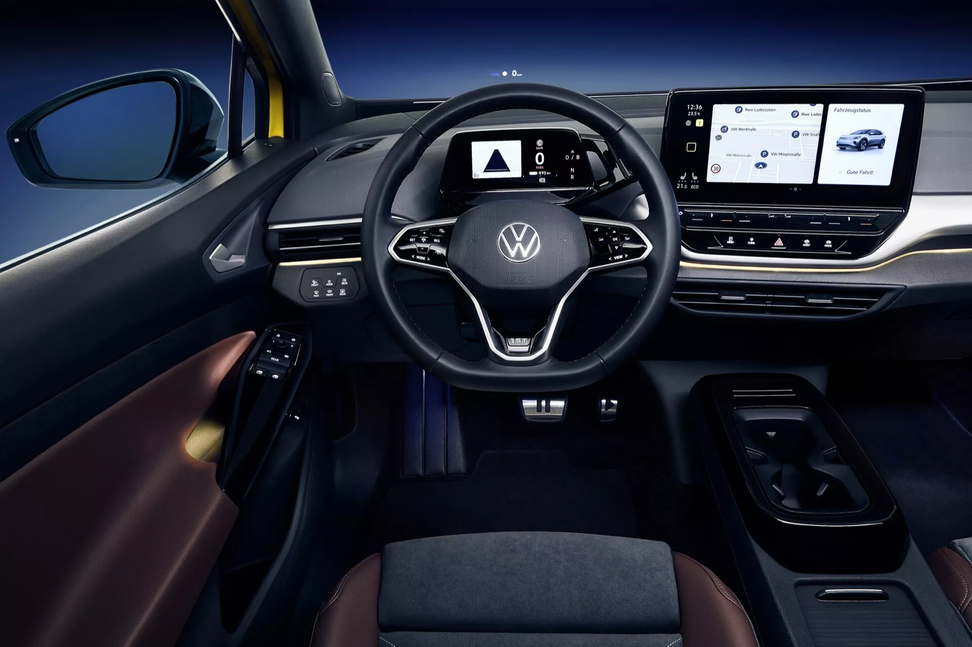 Widok wnętrza Volkswagen ID.4 1. generacji 2020, ukazujący wielofunkcyjną kierownicę, cyfrowy kokpit, system infotainment z ekranem dotykowym oraz projektowanie z użyciem materiałów premium.